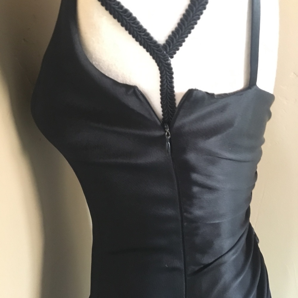 Elegant Tahari black evening gown/formal gown/prom dress. - Picture 4 of 9